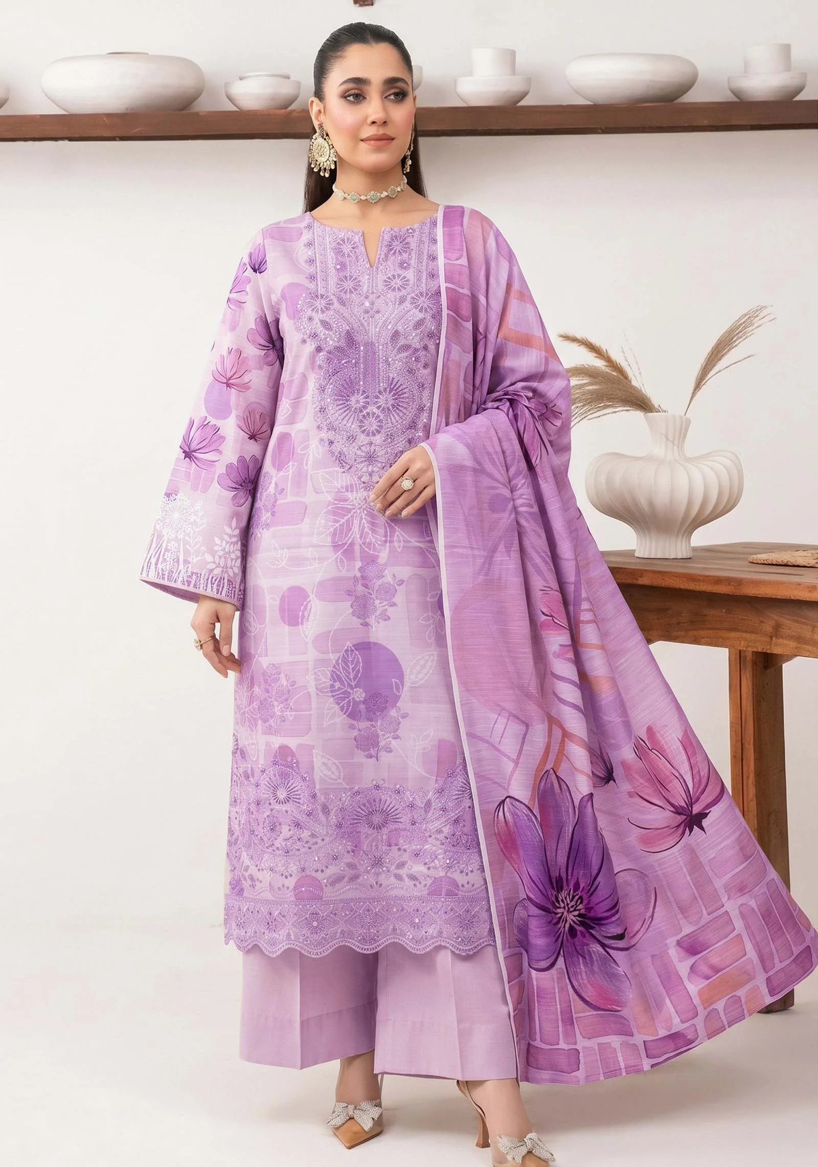 Model wearing Zehra Lavender 3pc winter slub suit with digital print dupatta by AL Hassan Lehnga House